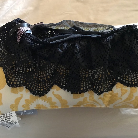 Victoria Secret Black Bralette. Size Small - Picture 7 of 7